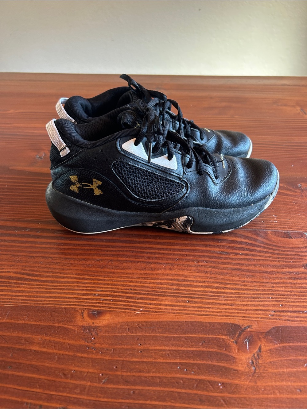 Under Armour Kids Black Sneakers Big Boy 6.5